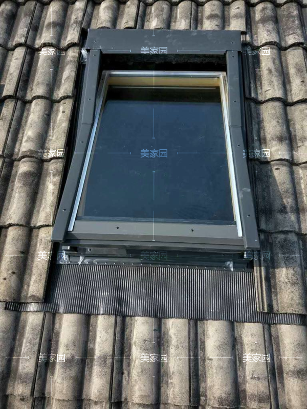 斜屋顶天窗 黑色边框